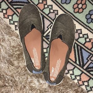 ✨NWT. TOMS Black Metallic Avalon slip on